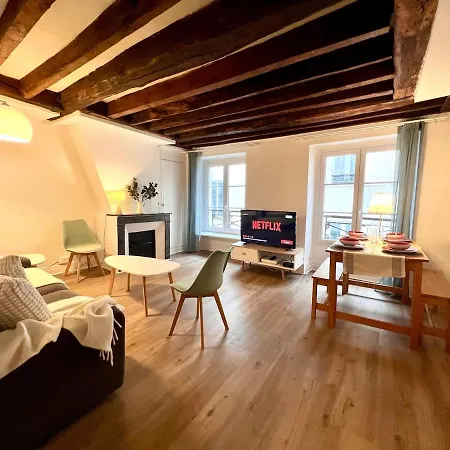 Apartment Typique Au Coeur Du Marais Paris